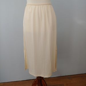 VINTAGE WONDERMAID Union Tag Half Slip, M